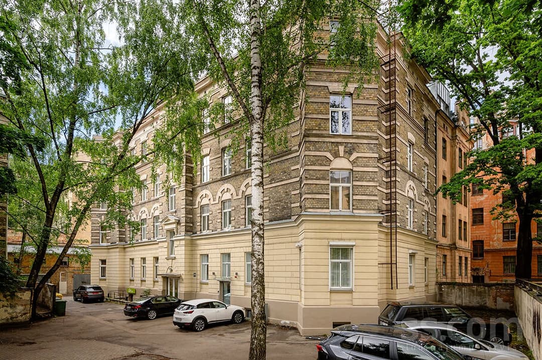 6 istabu dzīvoklis — Elizabetes 29b