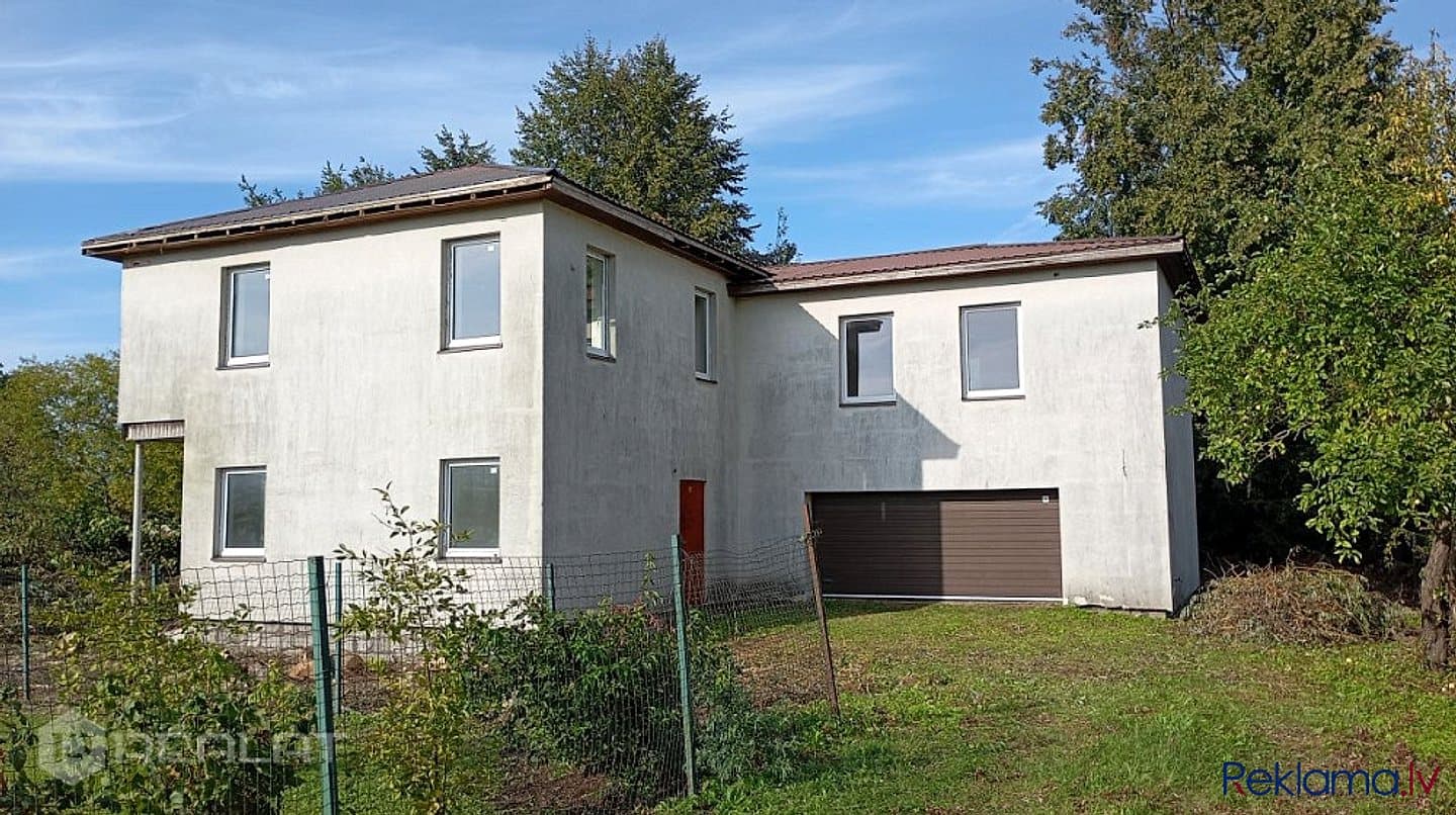 Janubūve klusā Jūrmalas rajonā. Plašas, gaišas istabas, ērts plānojums un moderna apdare.