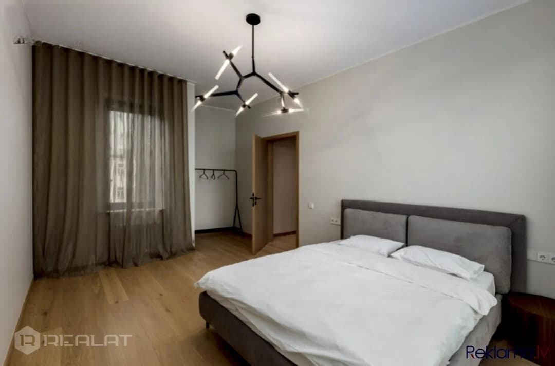 Pārdošanā tiek piedāvāts jauns 3-istabu penthouse dzīvoklis ar skatu uz Vecrīgu projektā — bilde 2