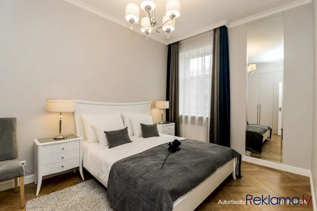 Piedāvājam īrēt ekskluzīvus divu istabu apartamentus Rīgas centrā, jaunā rekonstruētā — bilde 2