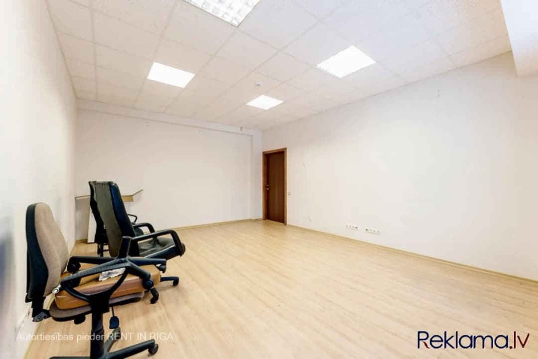 Biroja kabinets Ganību dambī 36. + 1 telpa. + Lamināta grīda. + Ir lifts. + Koplietošanas WC — bilde 2