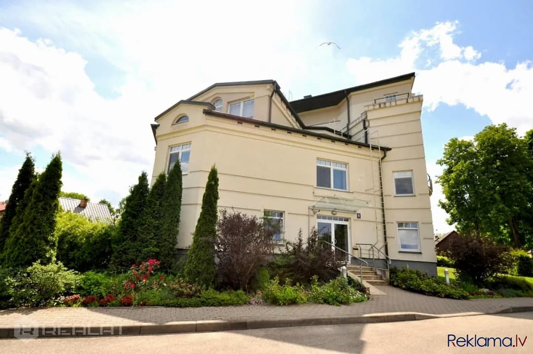 Iznomā tirdzniecības telpas biroju ēkā uz Valdemāra ielas. +Tuvākā apkārtnē ir — bilde 2