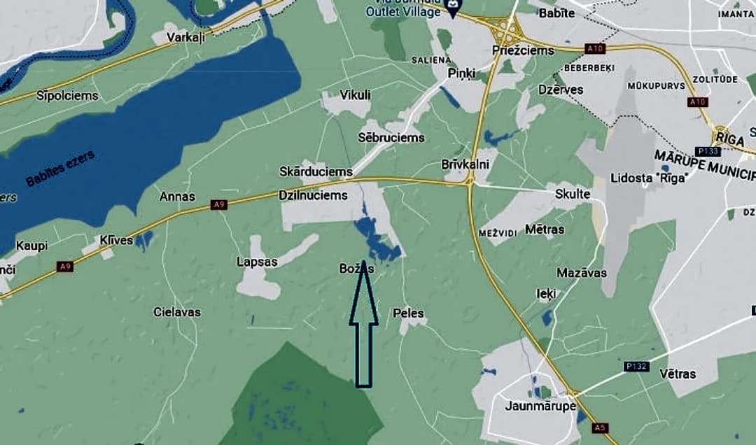 Zemes gabals Babītes pagastā. 400 m attālumā no Božu ūdenskrātuves, 2,2 km no Liepājas — vēl bildes