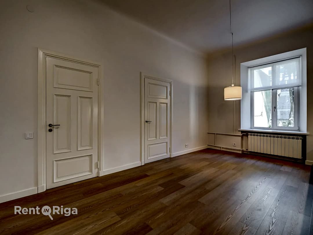 Kalpaka bulvāris 11, Centrs — vēl bildes