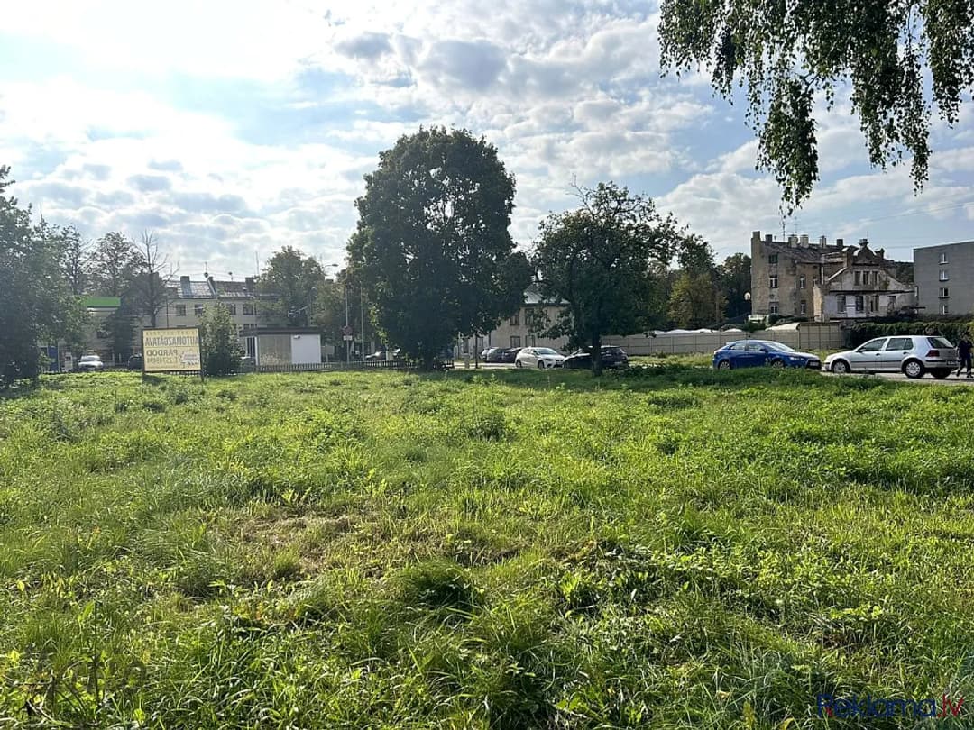 Pārdod apbūves zemi, kas pēc pilsētas funkc. zonējuma nosacījumiem atbilst Jaukta Centra — vēl bildes