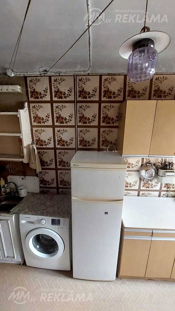 Īpašniece pārdod vienistabas dzīvokli 2. stāvā. Klusa, mierīga vieta.
