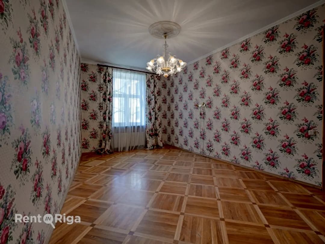 Elegants 4-istabu dzīvoklis Baznīcas ielā Pārdod plašu, gaišu un saulainu 4-istabu dzīvokli — vēl bildes