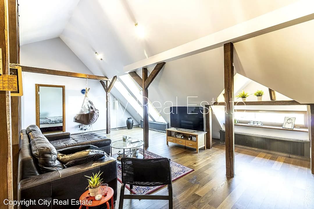 Fasādes māja, renovēta māja, slēgts pagalms, luksuss apartamenti , mansards, kāpņu telpa