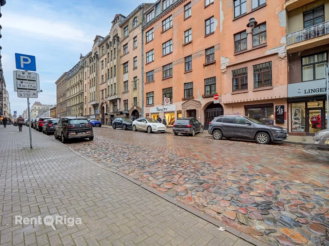 Blaumaņa 31, Centrs