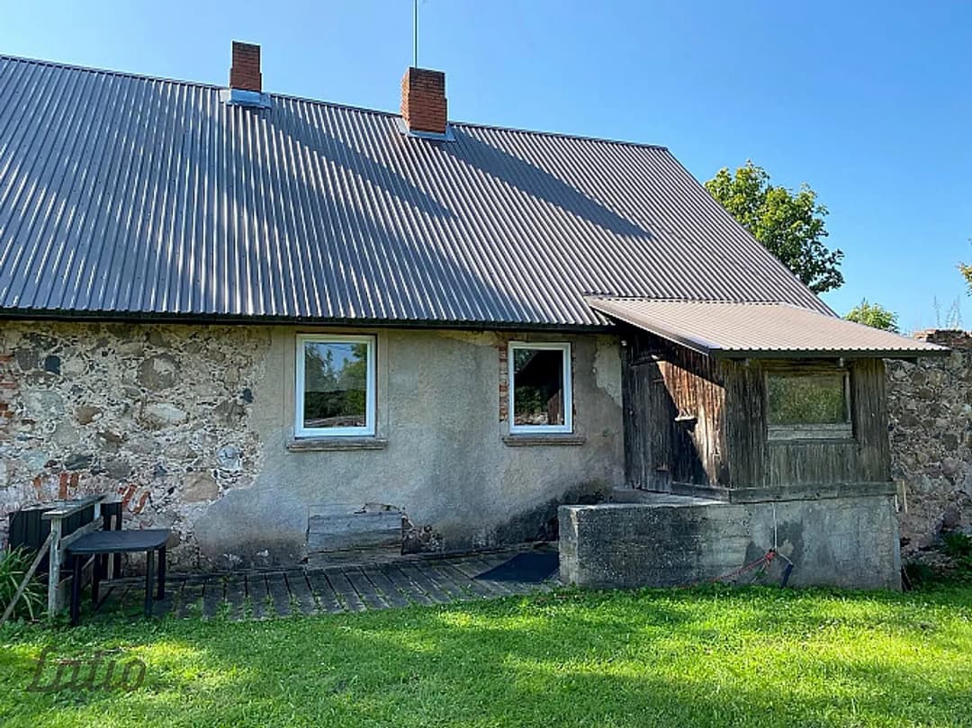Pārdod lielisku īpašumu ainaviskā vietā Cēres pagastā. Īpašumā ietilpst ezers 3 ha, kuram — vēl bildes