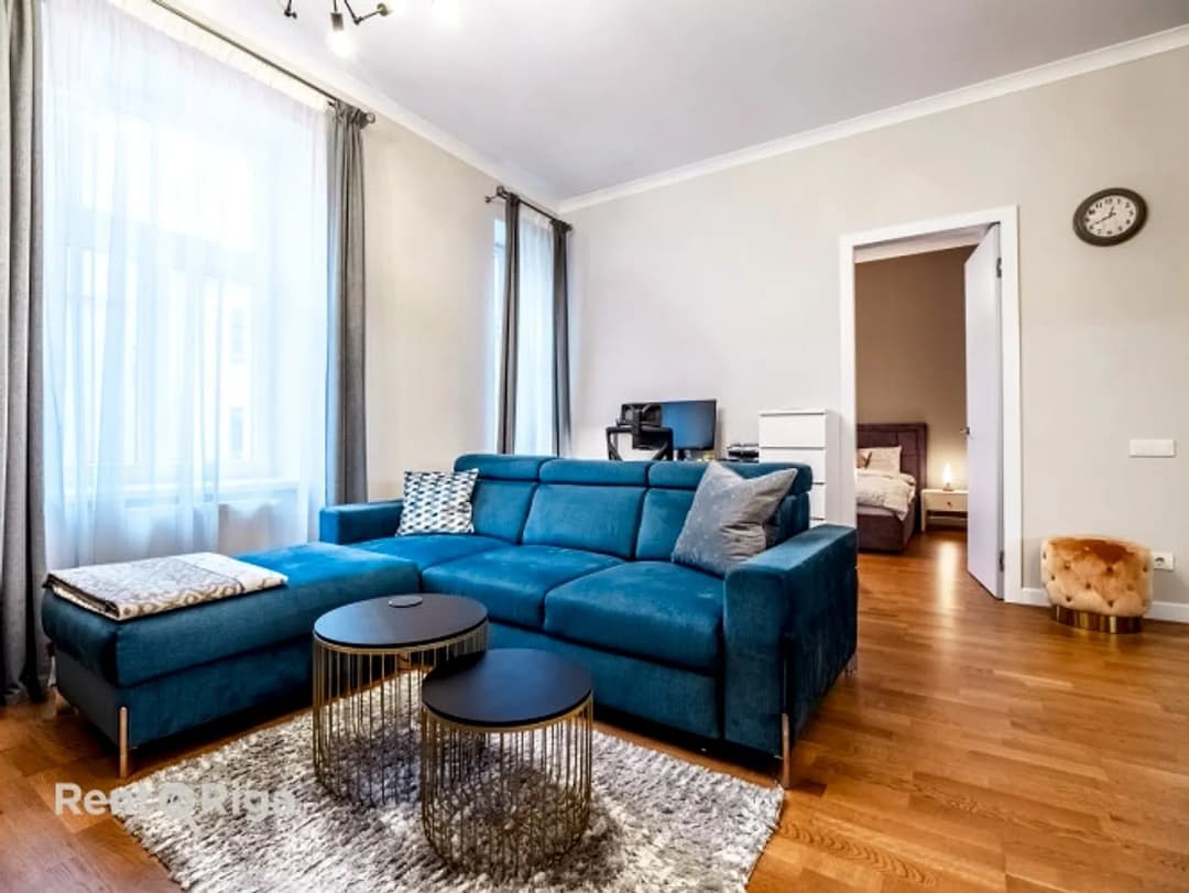 Izsmalcināts 2-istabu dzīvoklis renovētā namā Rīgas centrā! Piedāvājam iegādei elegantu — bilde 4