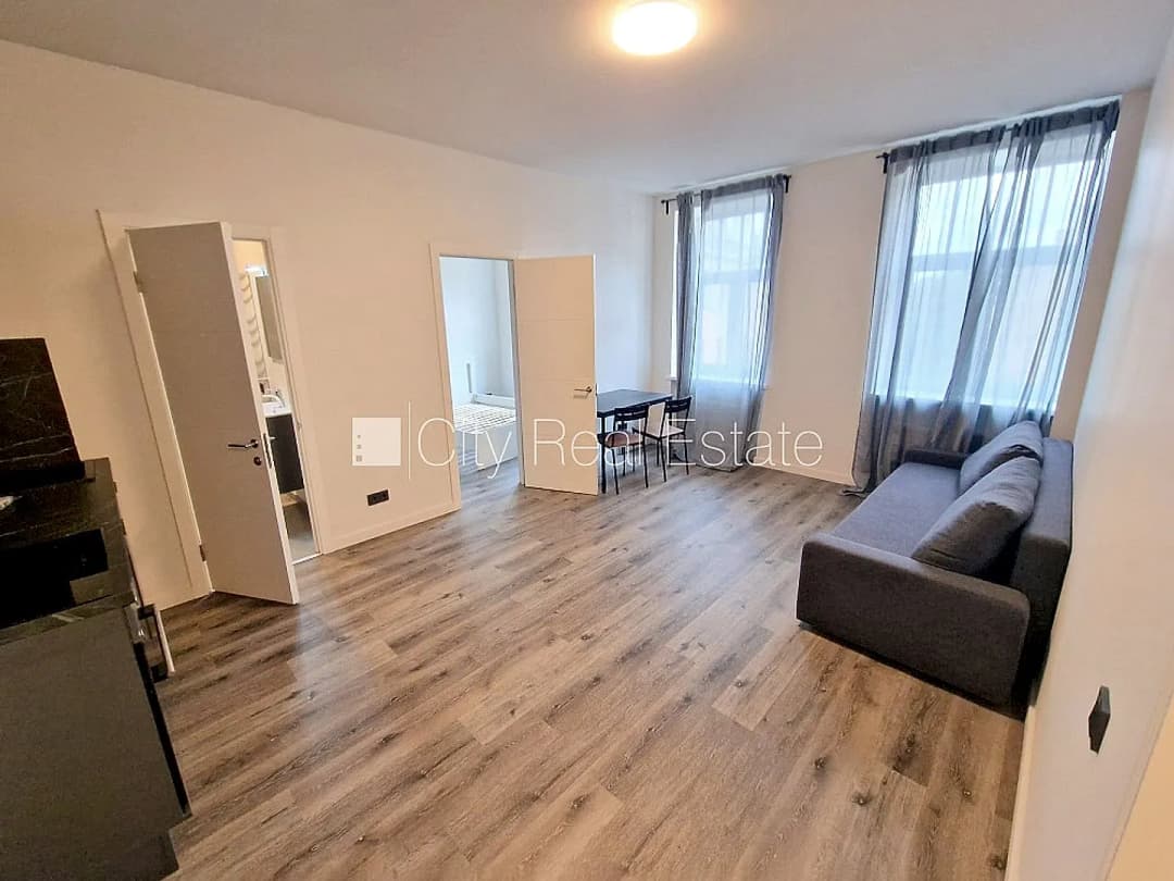 Projekts - Matīsa 38, pagalma ēka, renovēta māja, labiekārtots apzaļumots pagalms, slēgts