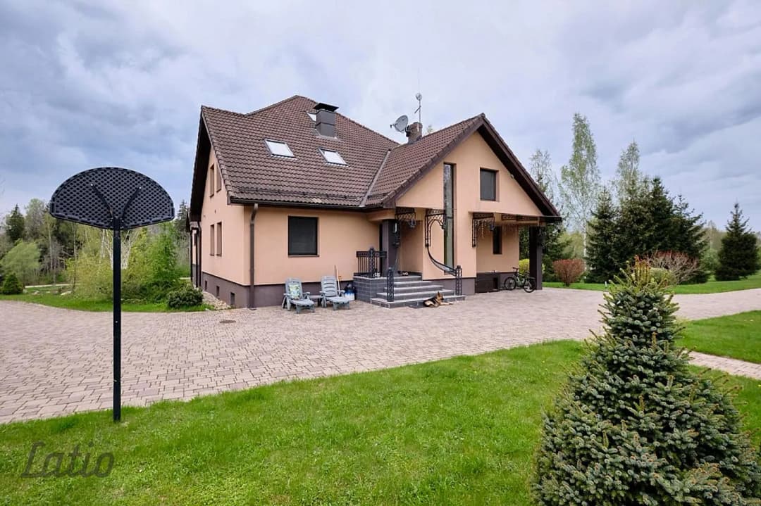 Piedāvājam iegādei kvalitatīvu māju ar plašu zemes gabalu 20 900 м platībā, klusā un — bilde 2