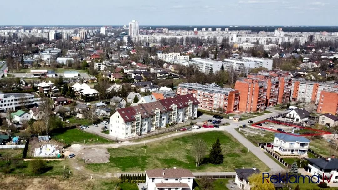 Zeme ar izsniegtu būvatļauju un projektu Dārzciemā. Pārdošanas cena ir norādīta bez PVN. — vēl bildes
