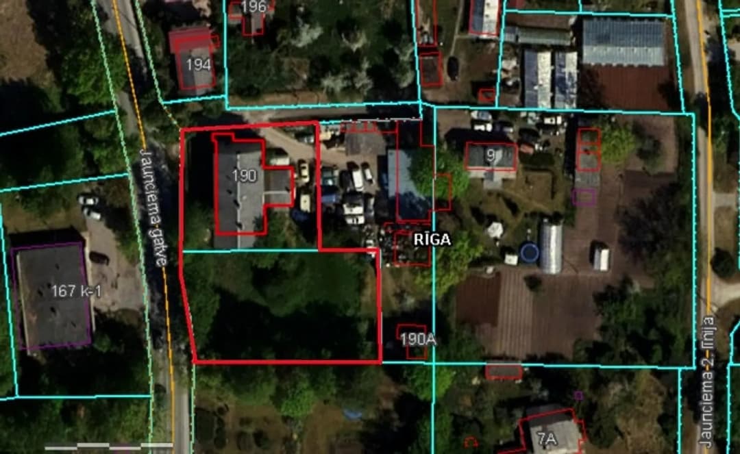 Zeme privātmāju vai komercobjekta būvniecībai. Savrupmāju apbūves teritorija (DzS1).