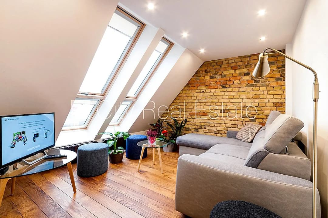 Renovēta māja, luksuss apartamenti , mansards, ir lifts, guļamistabu skaits 2 gab., viesistaba,