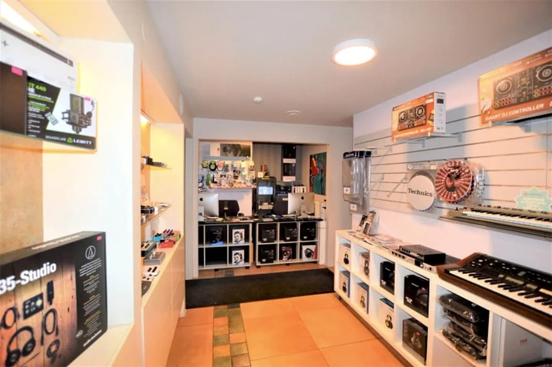 Galerijas telpas, kuras iespējams pārbūvēt par dzīvokli. Telpu kopējā platība 160 kvm un — bilde 3