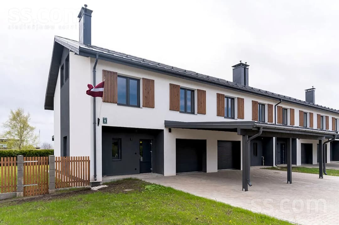 6 istabu dzīvoklis — Laivinieku iela 9