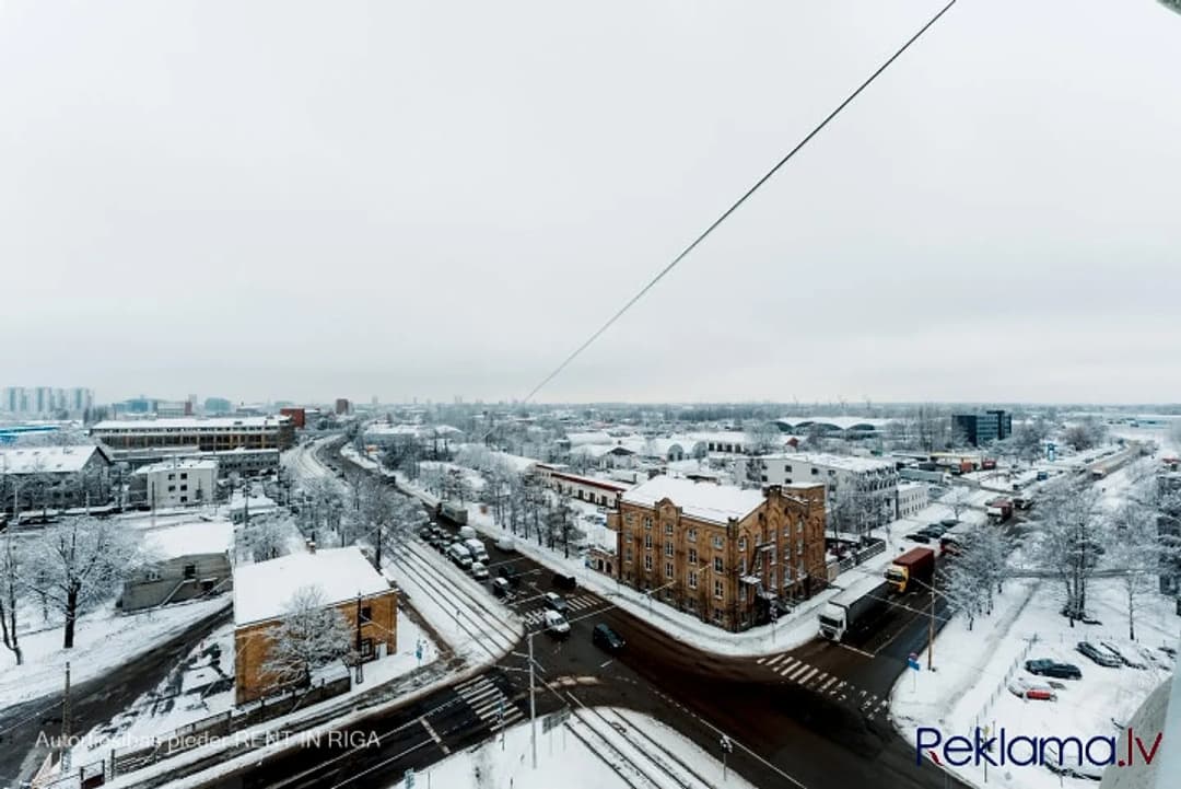 Birojs ar panorāmas skatu Ganību dambī 36. + 1 telpa. + Logi divās telpās pusēs. + Lamināta — bilde 3
