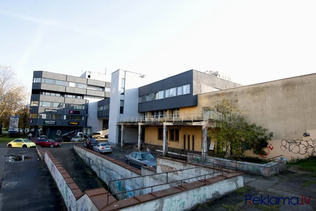 Tirdzniecības/biroja telpas pie "Mēbeļu nams". + 1. stāvs 400 m2. - Ieeja no fasādes, — bilde 2