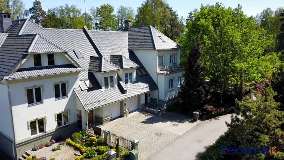 Privātmāja un pirts Baltezera krastā ar jahtas piestātni. Ēka būvēta kā dvīņu māja. — bilde 2