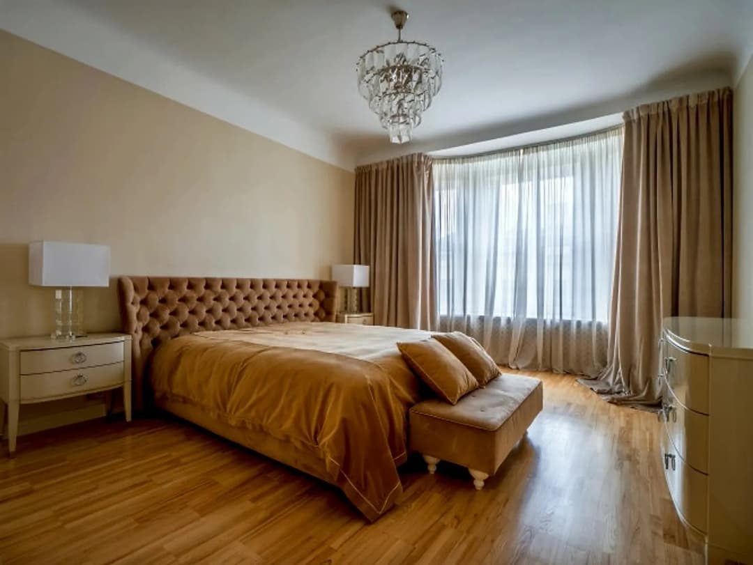 Pārdošanā elegants trīs istabu dzīvoklis, arhitekta E.Laubes projektētajā namā Lāčpleša — bilde 3