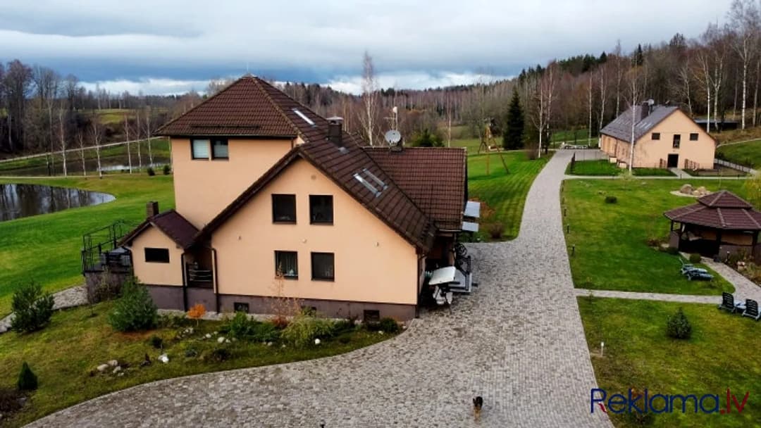 Pārdošanā fantastisks īpašums Līgatnē. Uz vērienīgā 7,1 ha zemesgabala ierīkota 3- — bilde 4