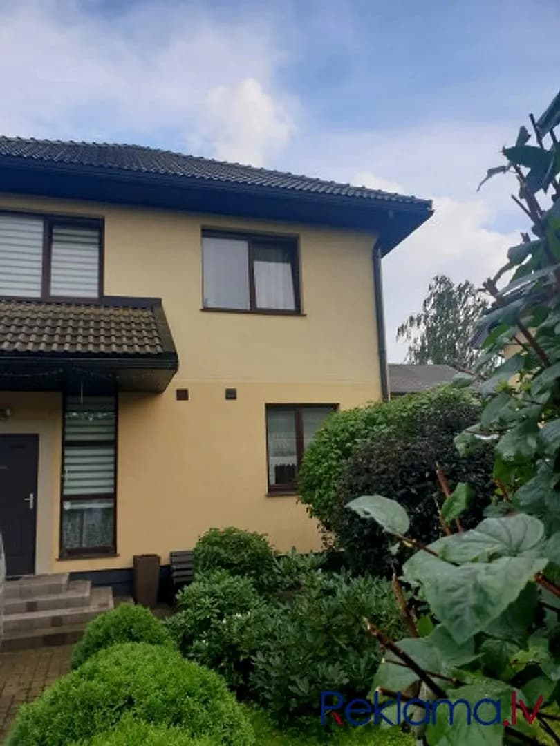 Tiek pārdota divstāvu māja ar platību 245 kv. m klusā rajonā Jūrmalā-Valteros. Blakus upe — bilde 2