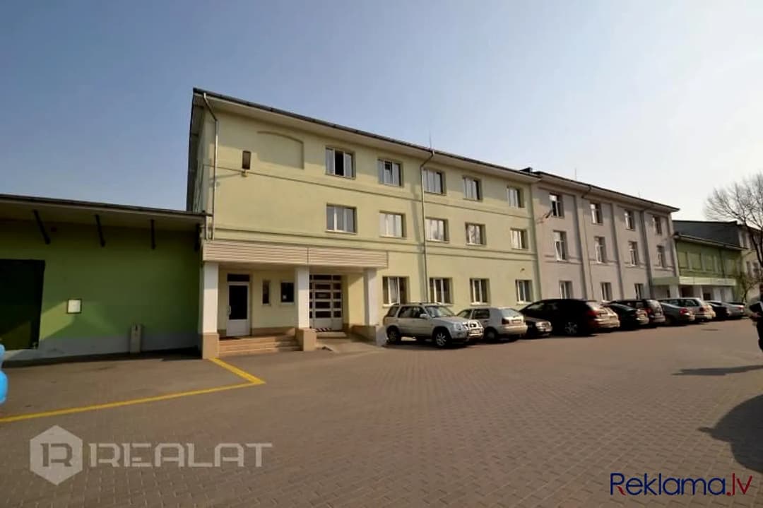 Pašā Vecrīgas sirdī iznomā plašas, skaistas biroja telpas! Liela konforenču zāle! Ielas