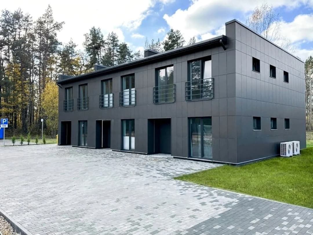 Tiek pārdota mūsdienīga rindu mājas sekcija Dreiliņos blakus mežam un tikai dažu minūšu — bilde 2