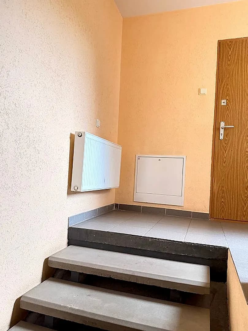 От собственника продаётся уютная, тёплая и очень солнечная 3-комнатная квартира в центре... — vēl bildes