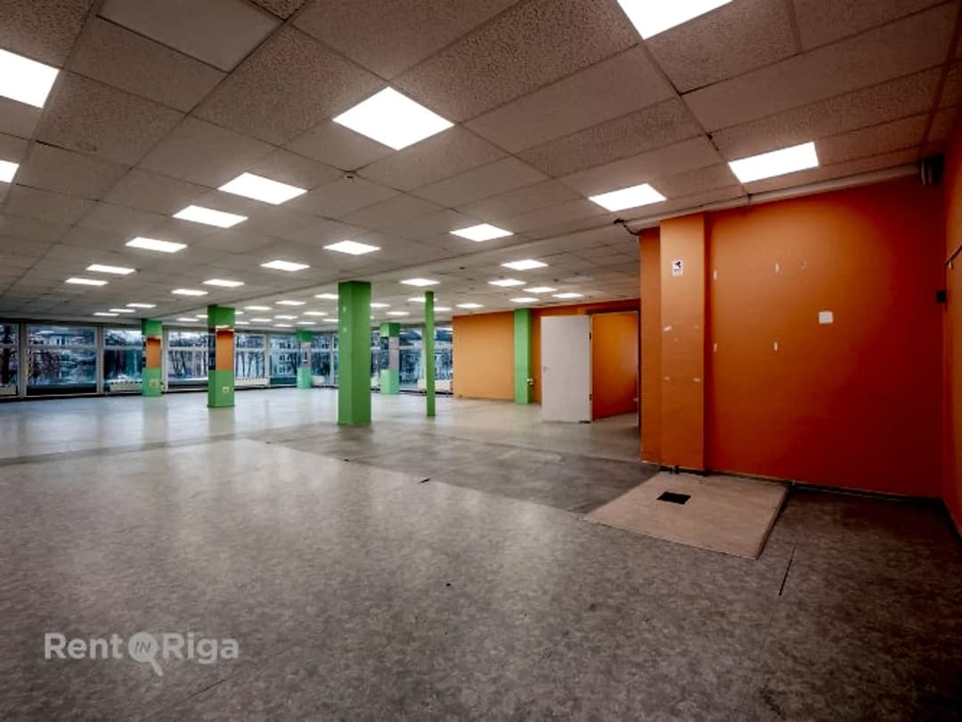 Izīrē komerctelpas tirdzniecības centrā Maxima, Ziepniekkalnā. Piedāvājam nomai — vēl bildes