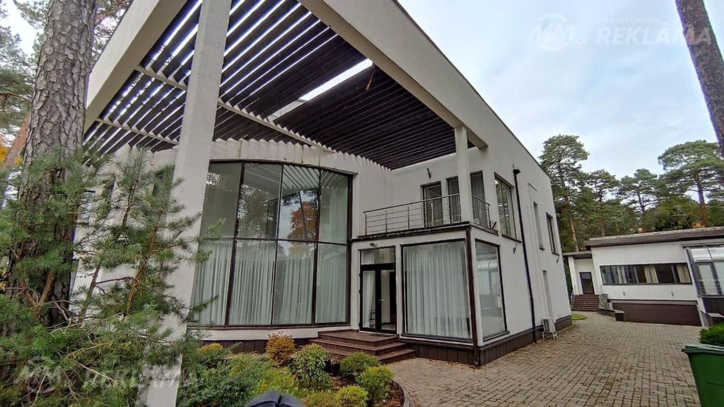 Māja Jūrmalā, Lielupē, 550 m², 2 st., 8 ist..