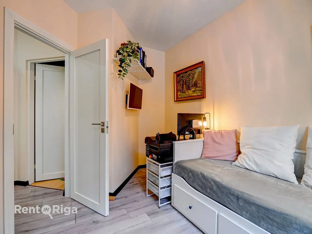 Bruņinieku 121B, Centrs — vēl bildes