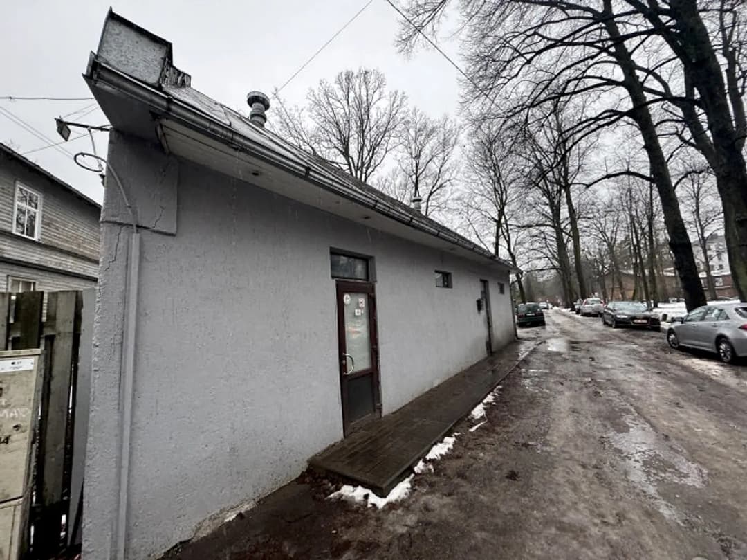 Atsevišķi stāvošā ēka un zemes gabals Āgenskalnā. + Būves kopējā platība 100.8 m2; +