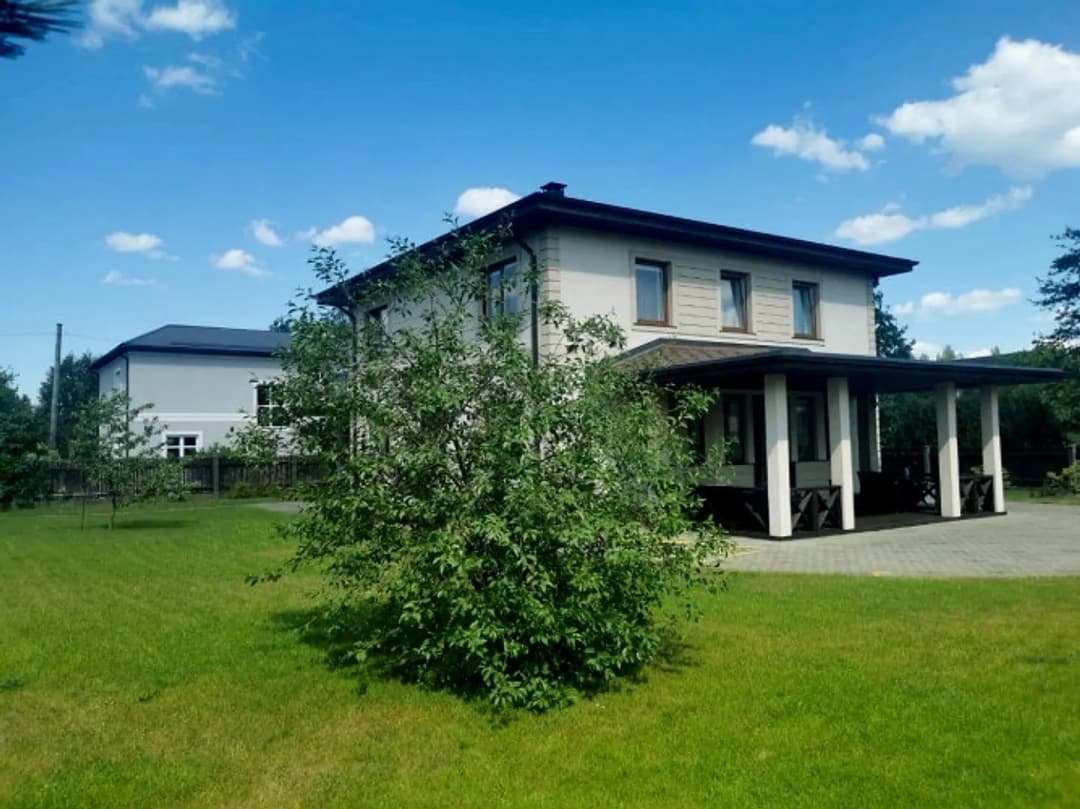 Klasiska stila villa Piņķos. Divstāvu energoefektīva māja ar kopējo platību 255 m2 + 45 m2 — bilde 4