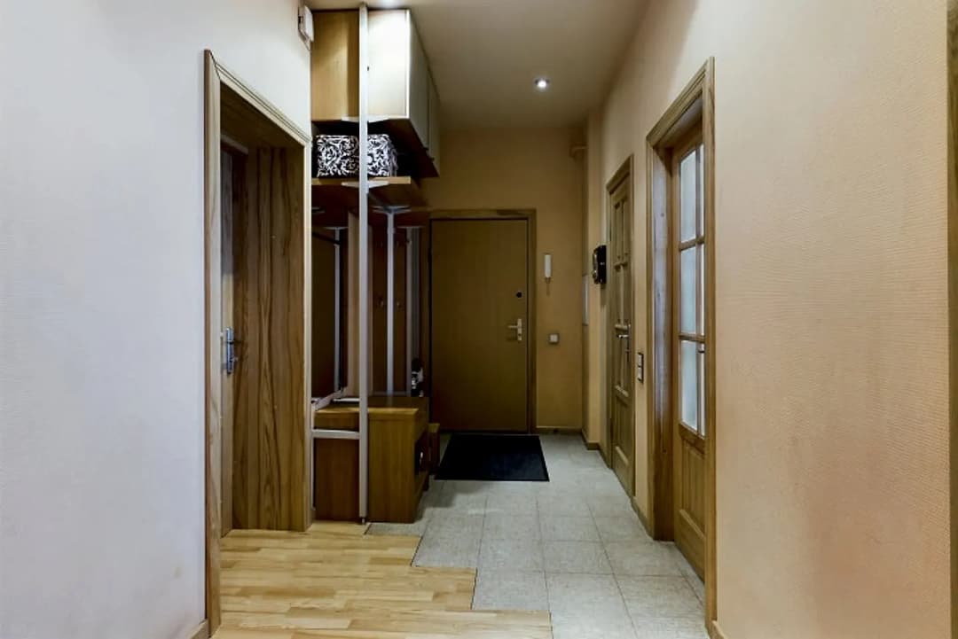 Pārdod plašu un kvalitatīvi labiekārtotu 3 istabu dzīvokli 103,6 m ar lodžiju un balkonu. — bilde 2