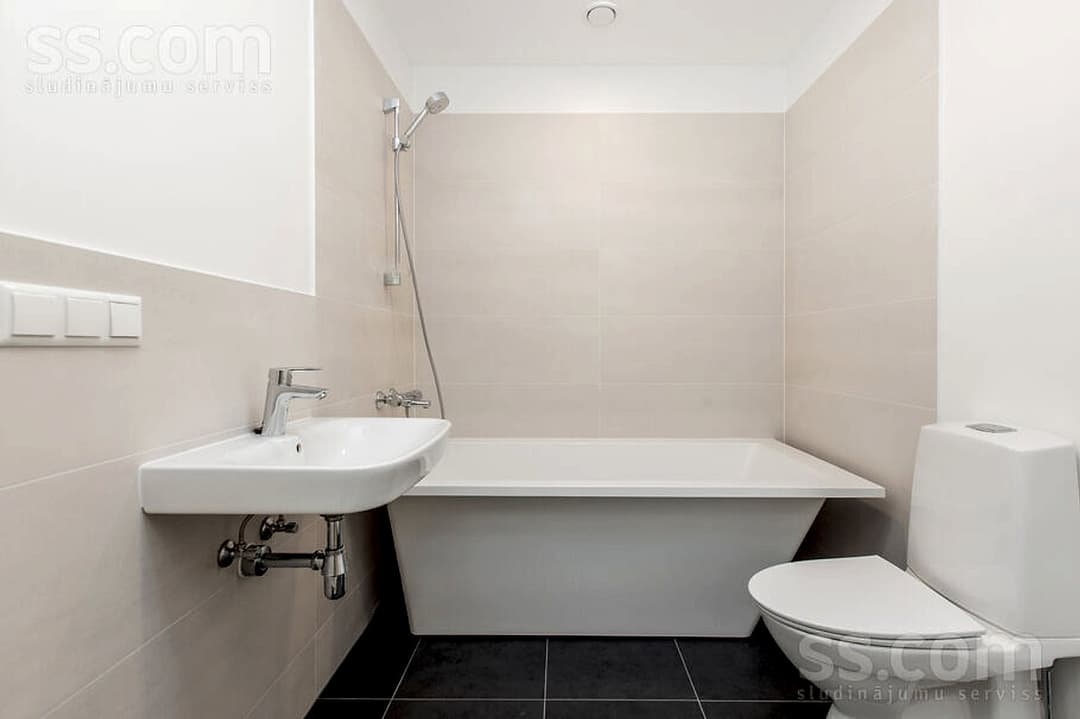 4 istabu dzīvoklis — Akāciju 2f — vēl bildes