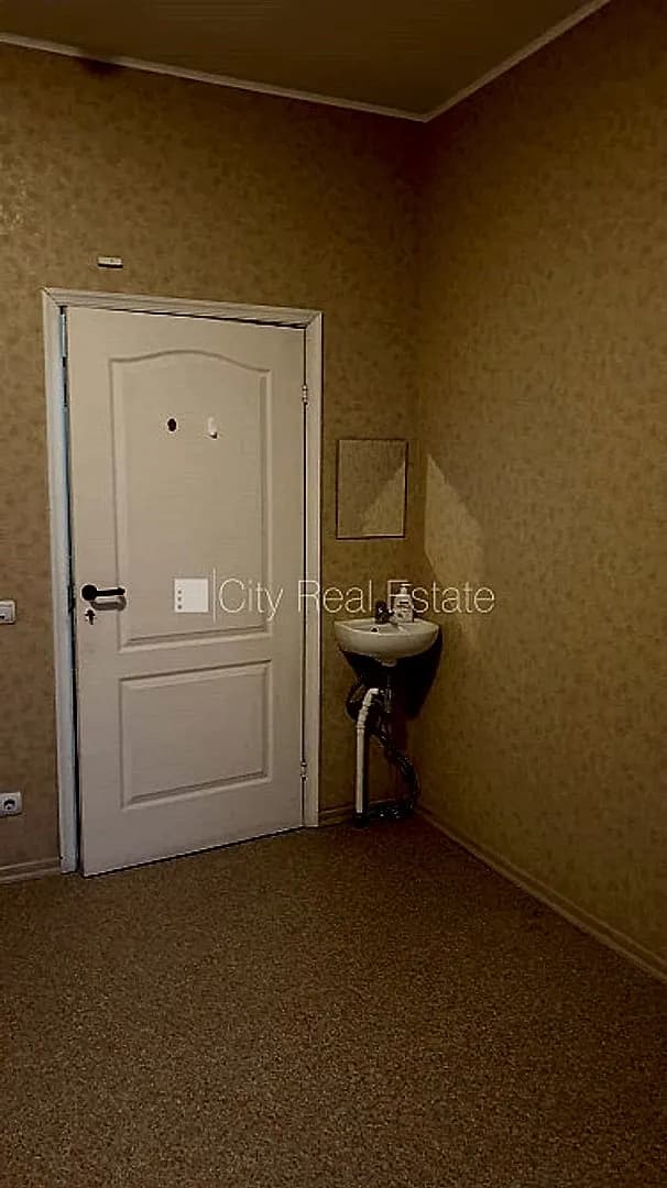 Fasādes māja, renovēta māja, ieeja no ielas, ir lifts, kāpņu telpa pēc kosmētiskā remonta, — bilde 4
