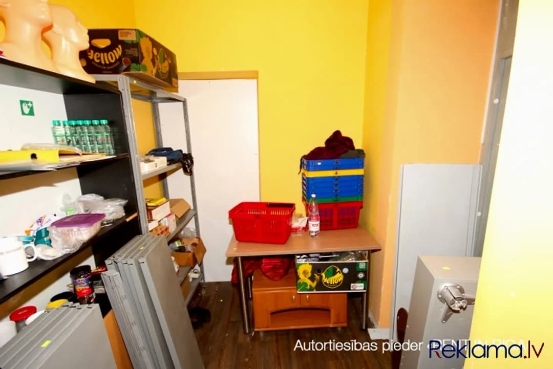 Iznomā tirdzniecības telpas Pļavniekos Lubānas un Piedrujas ielu rajonā. Telpas atrodas — vēl bildes