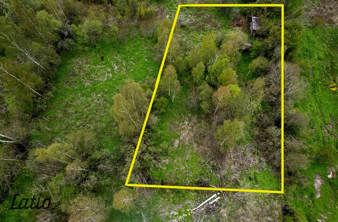 Pārdod 2400 m lielu zemesgabalu Ķekavā, Ķekavas novadā.
Īpašums atrodas klusā un zaļā — vēl bildes
