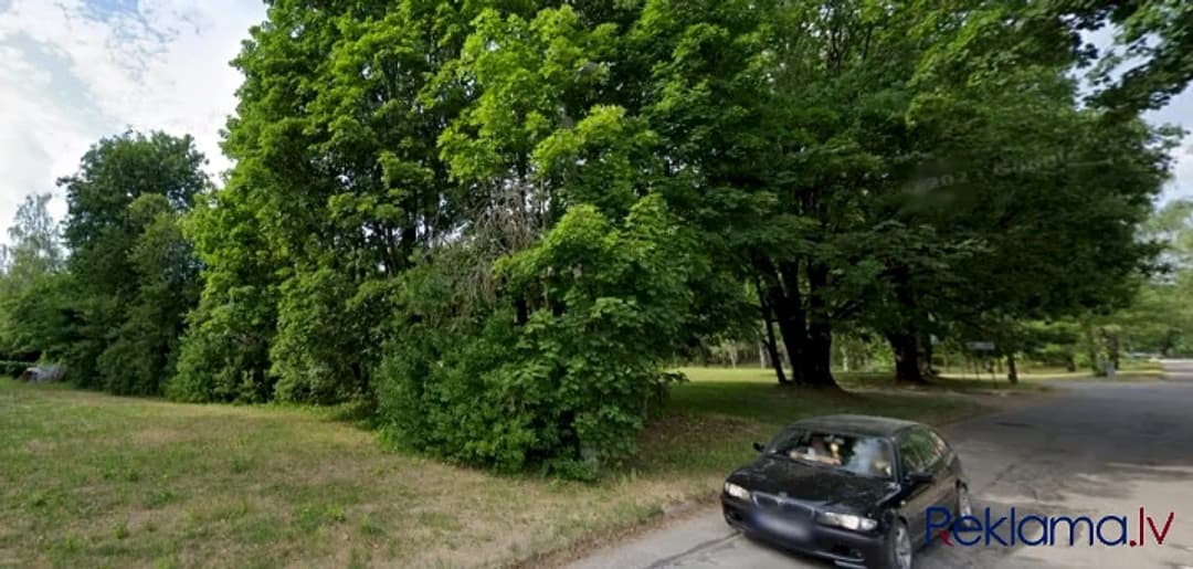 Zeme Rūjienas centrā. Nekādas komunikācijas nav pievilkties, bet tās visas pieejamas uz