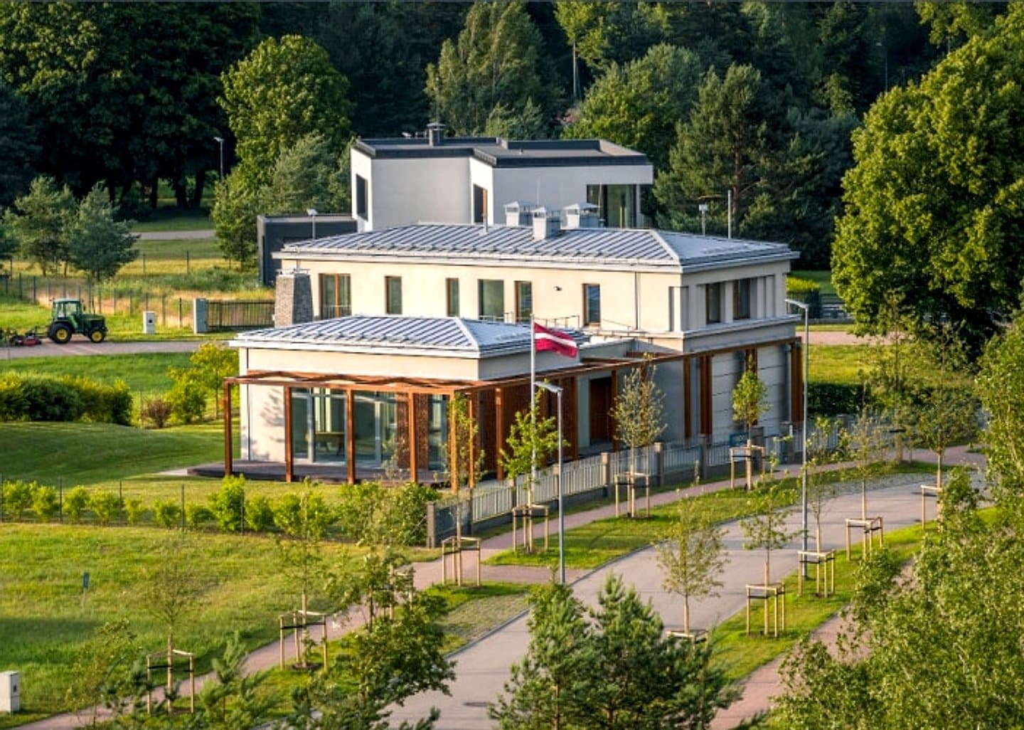 Pārdošanā 4 guļamistabu māja "Villa Helenia" projektā "Mežaparka Rezidences"- Ķelnes ielā — bilde 3