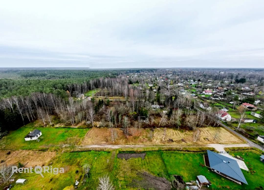 Zemes gabals Jūrmalā - savrupmāju apbūves teritorija (DzS18). Vasku iela 2 atrodās vienā no