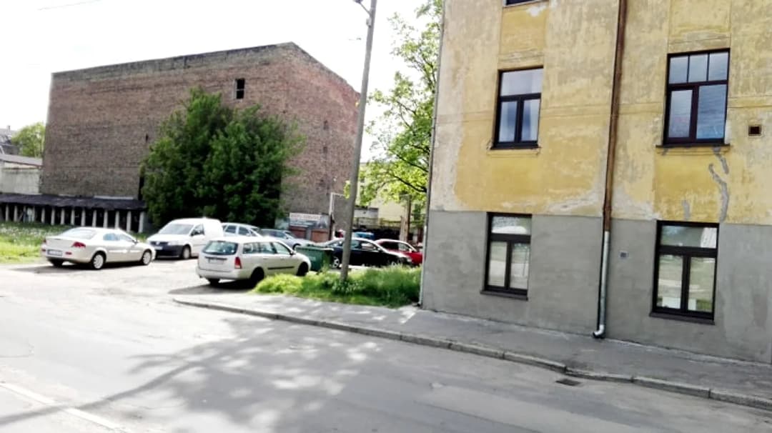Zemes piedāvājums Rīgas centrā. Piedāvājumā ietilpst: Trīs stāvu noliktava ar kopējo — bilde 4