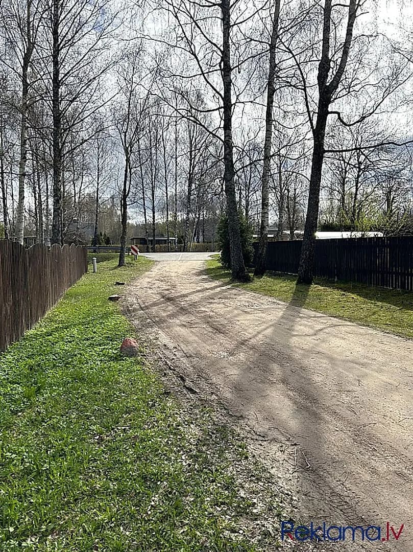 Pārdod apbūves zemi privātmājas būvei 150m no jūras krasta.
Elektrība pie īpašuma — vēl bildes