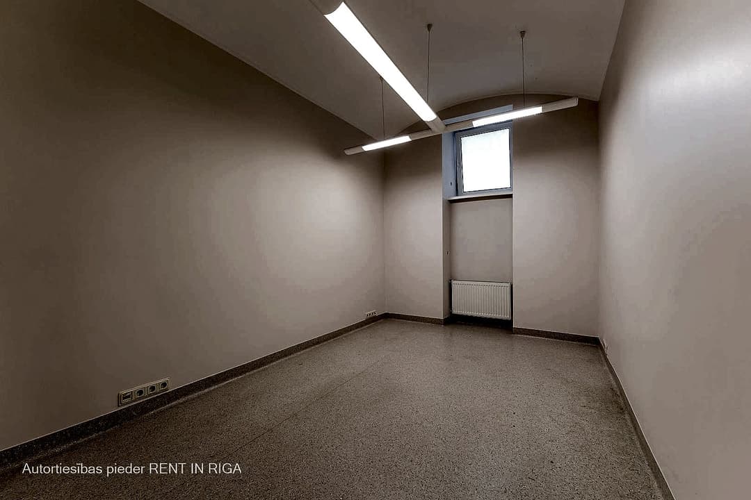 Firsa Sadovņikova 20, Centrs