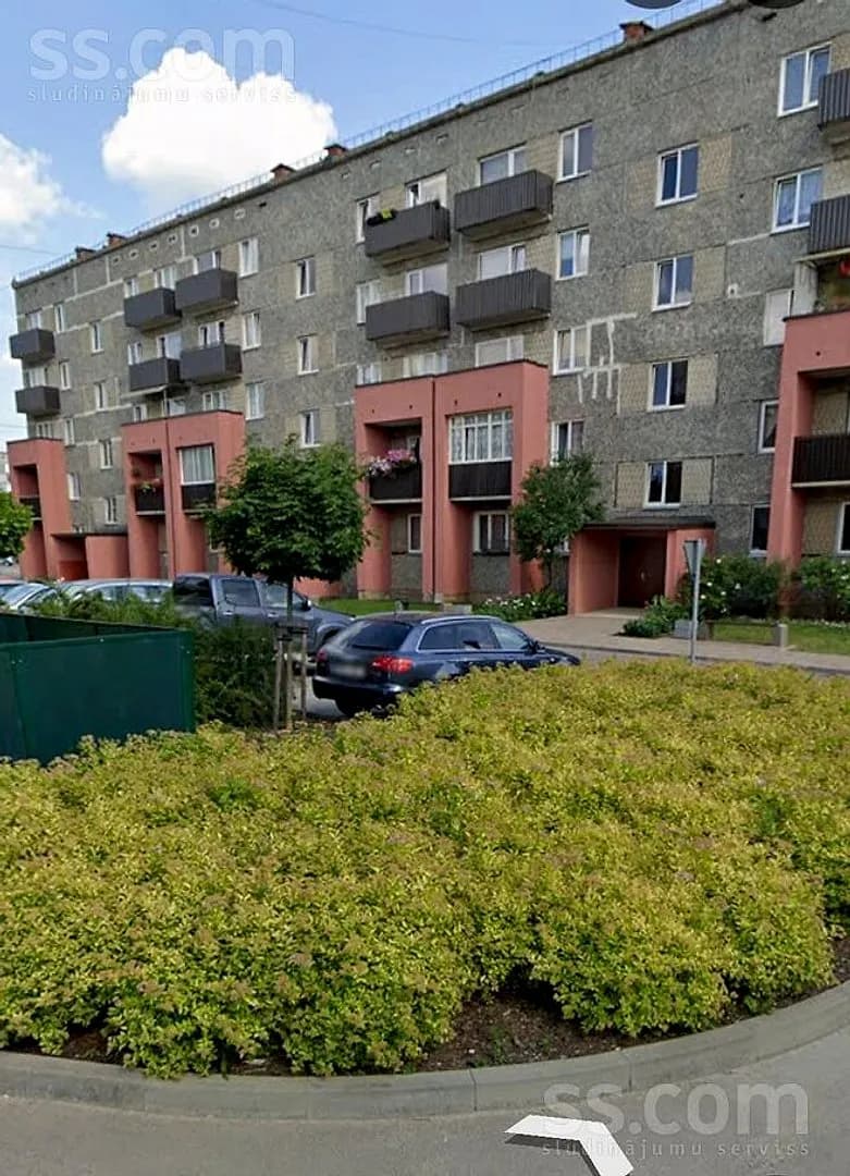 Trīsistabu dzīvoklis — Bebru iela 7