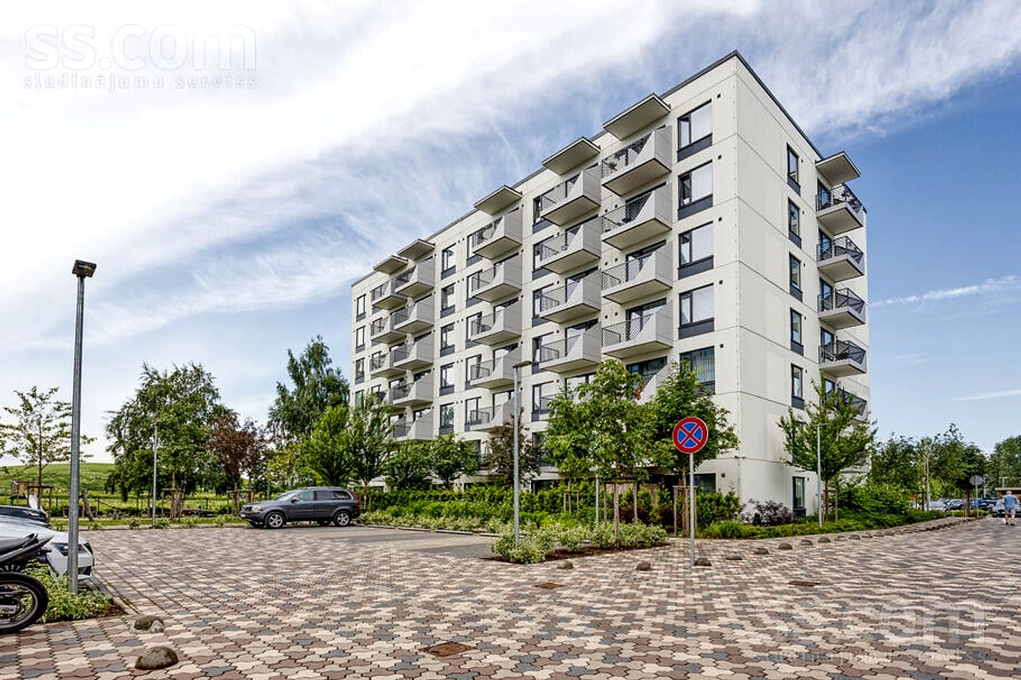 Trīsistabu dzīvoklis — Dzelzavas 108
