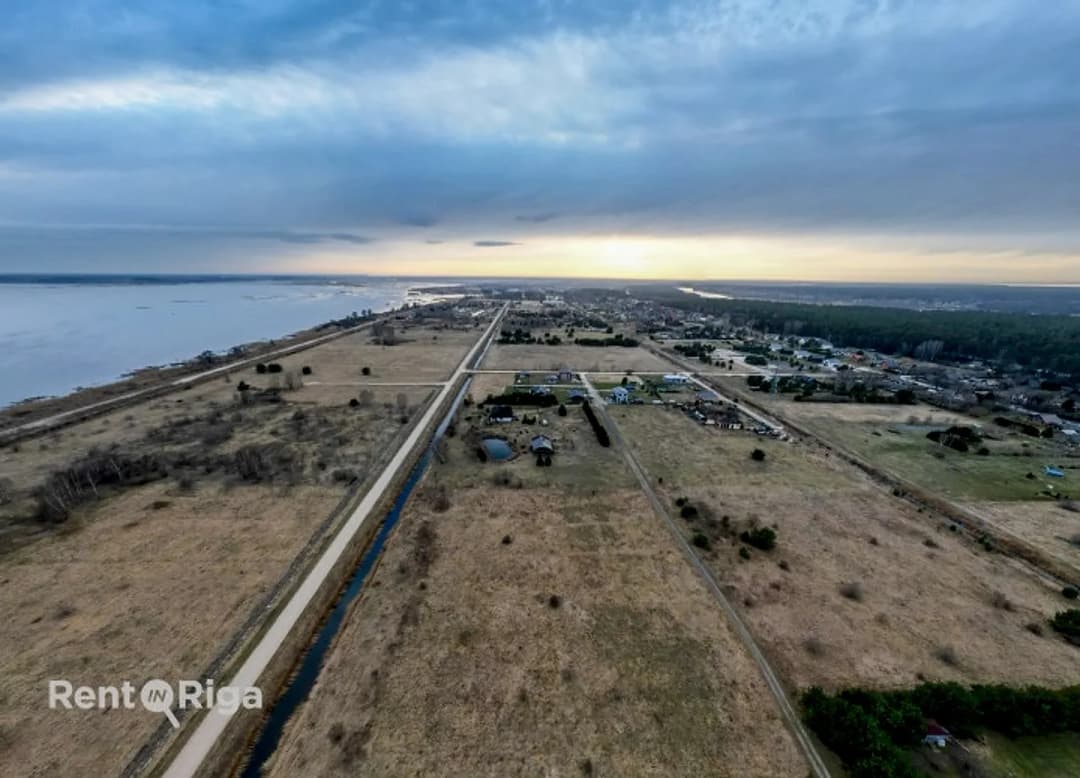 Iegādei tiek piedāvāts 1.22 ha plašs zemesgabals ar izstrādātu detālplānojumu, kas paredz — vēl bildes